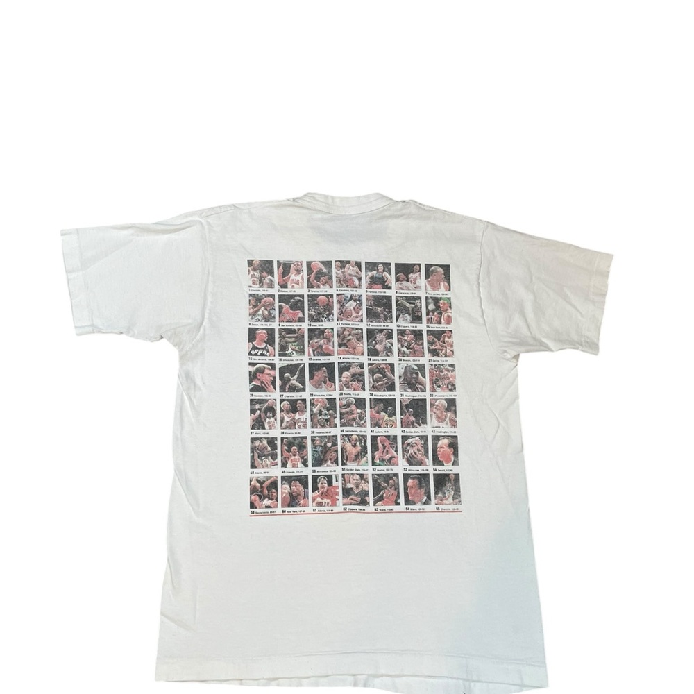 Chicago Bulls “Bulls Reach 70!” 1996 Newspaper Tee Vintage Fruit of The Loom - Picture 3 of 5